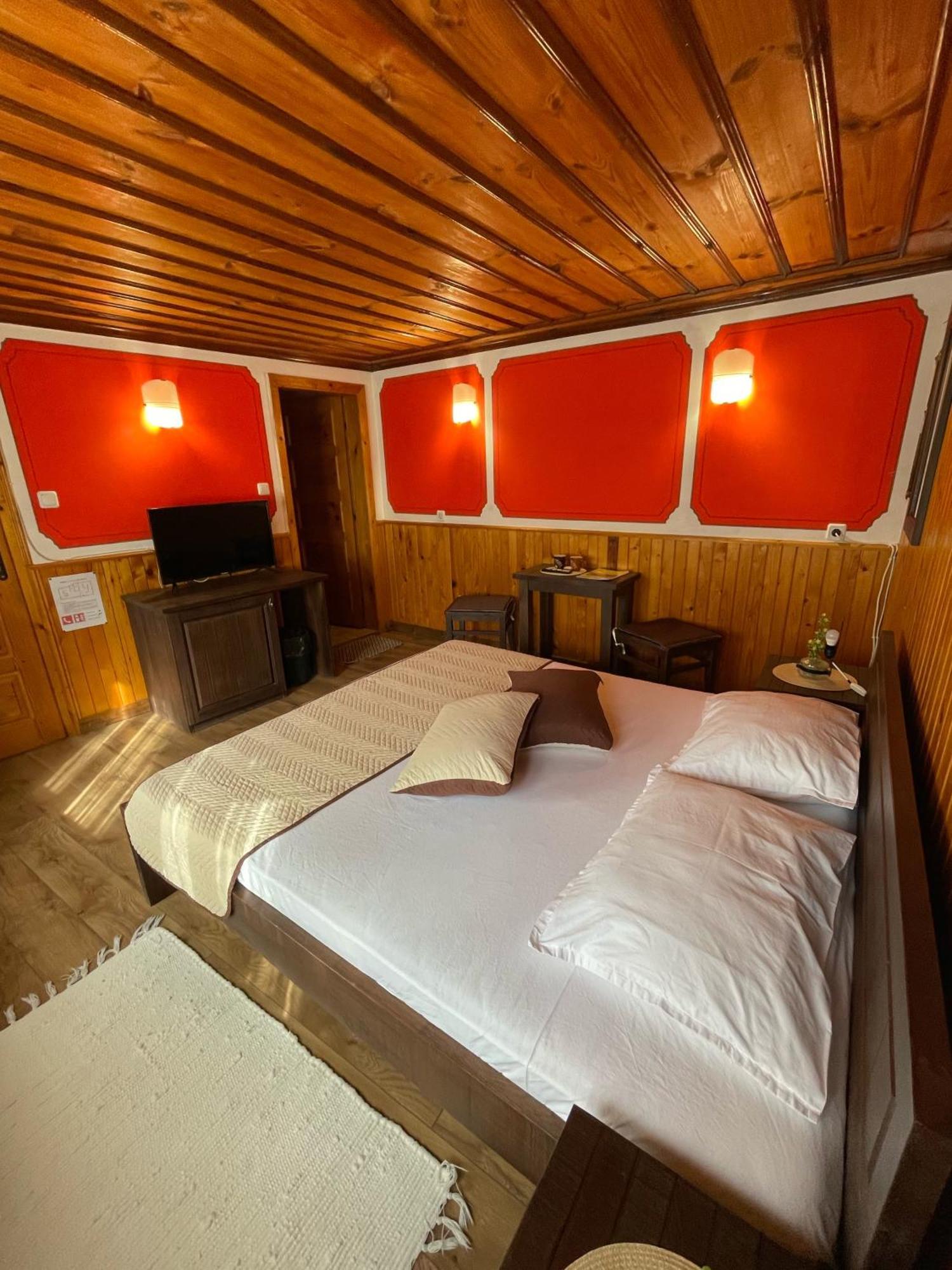 Guest Rooms Colorit Koprivshtitsa Eksteriør billede